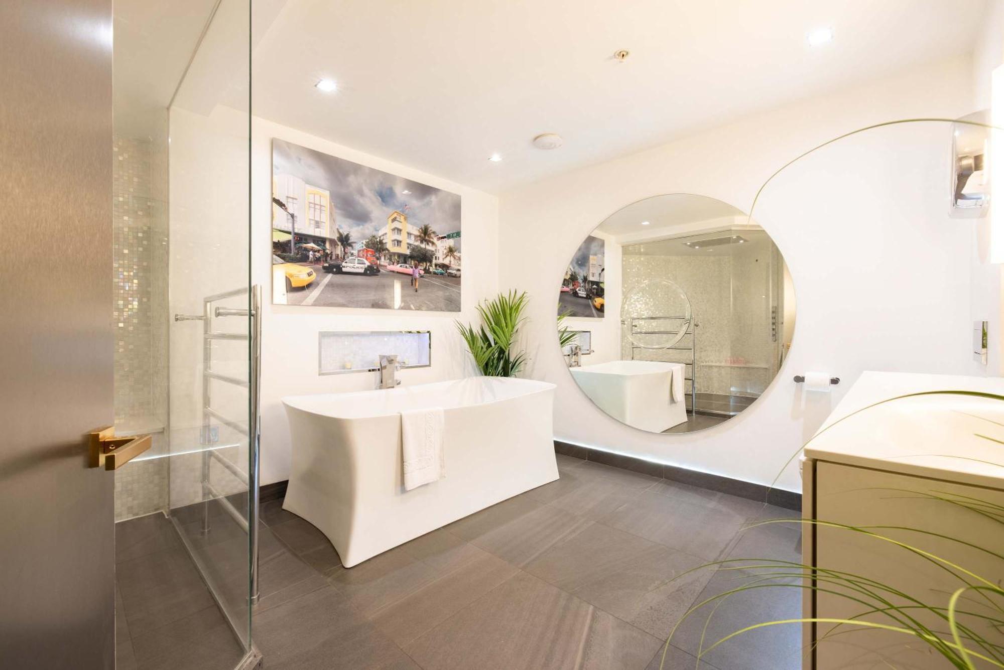 Amazingly Luxurious Loft Apartment, Soho - 3 Bedrooms, 2 Bath & Office لندن المظهر الخارجي الصورة