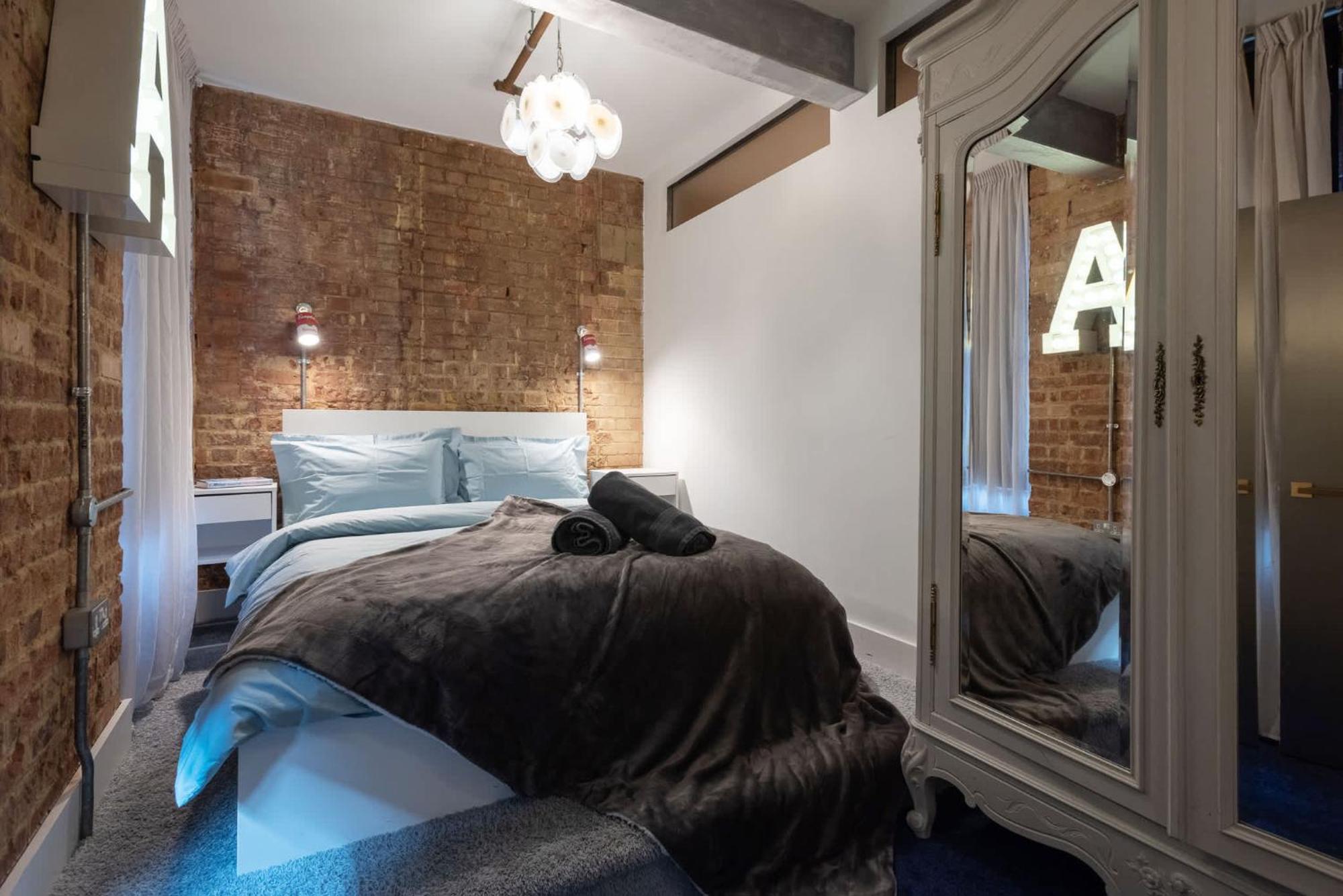 Amazingly Luxurious Loft Apartment, Soho - 3 Bedrooms, 2 Bath & Office لندن المظهر الخارجي الصورة