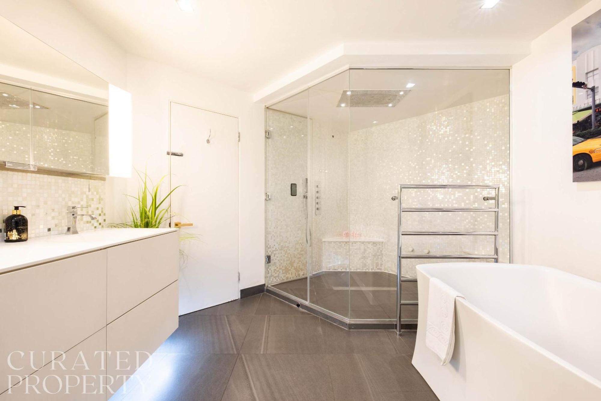 Amazingly Luxurious Loft Apartment, Soho - 3 Bedrooms, 2 Bath & Office لندن المظهر الخارجي الصورة