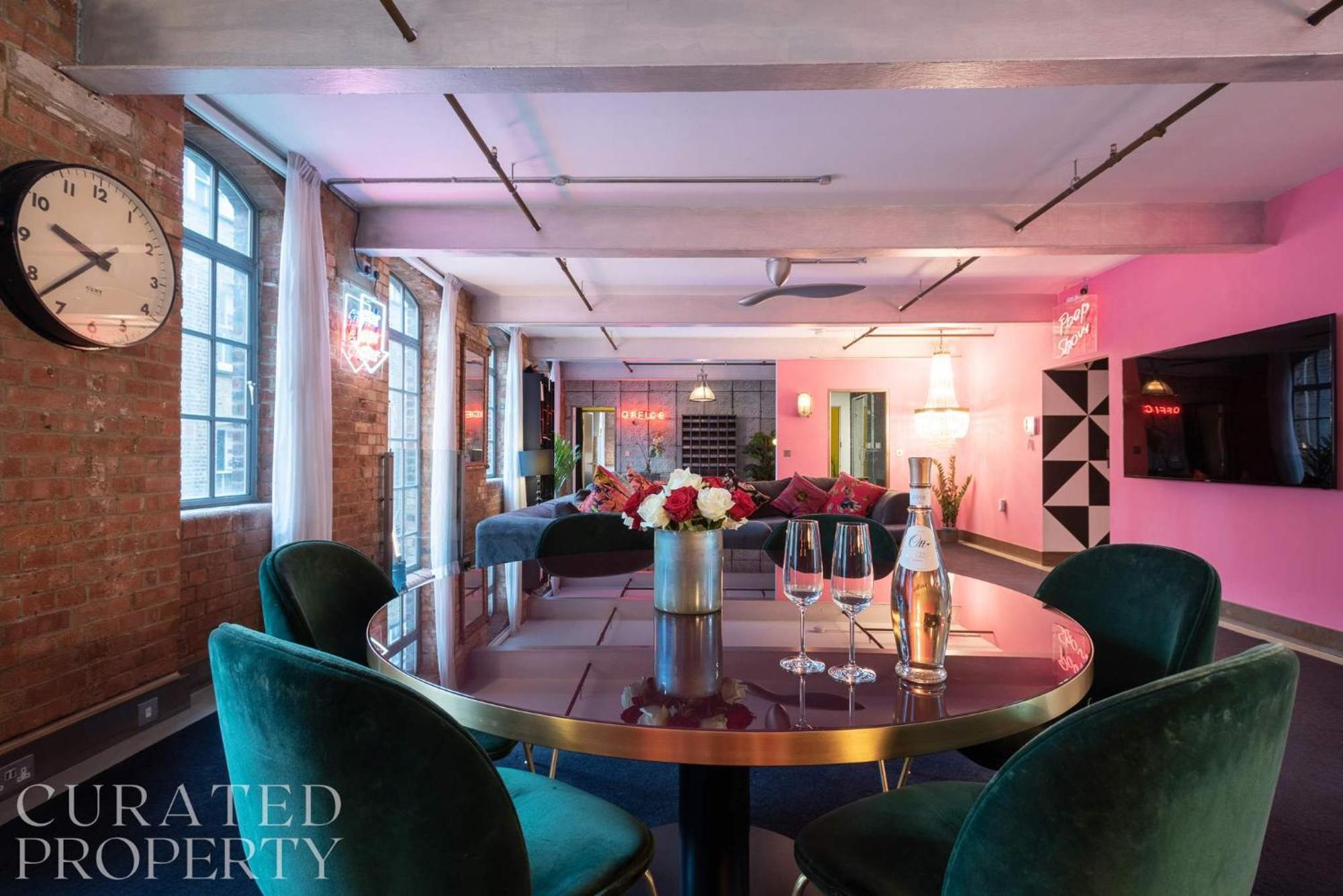 Amazingly Luxurious Loft Apartment, Soho - 3 Bedrooms, 2 Bath & Office لندن المظهر الخارجي الصورة