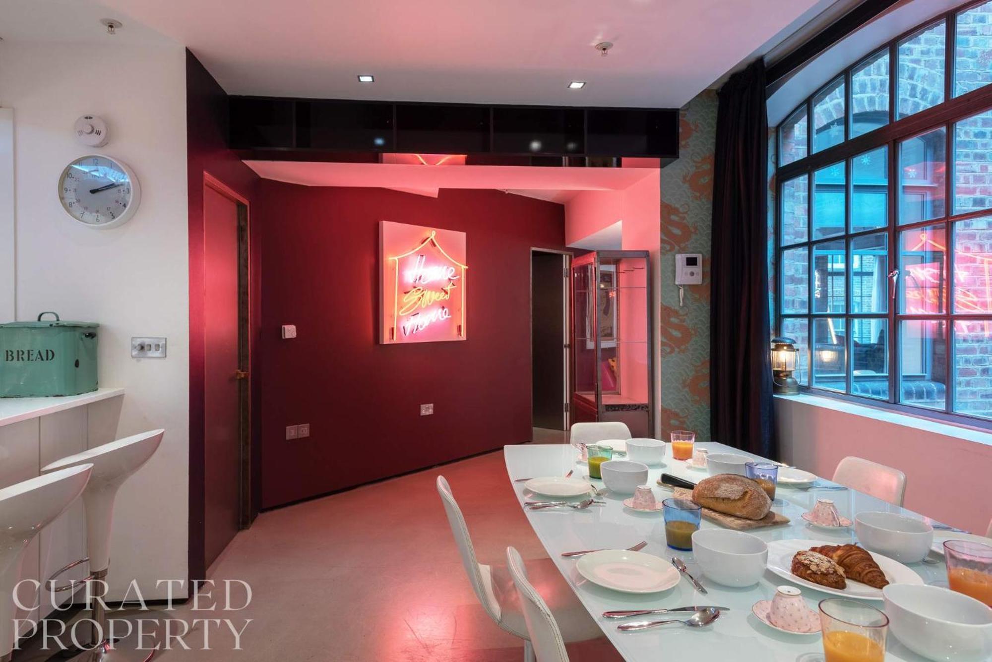 Amazingly Luxurious Loft Apartment, Soho - 3 Bedrooms, 2 Bath & Office لندن المظهر الخارجي الصورة