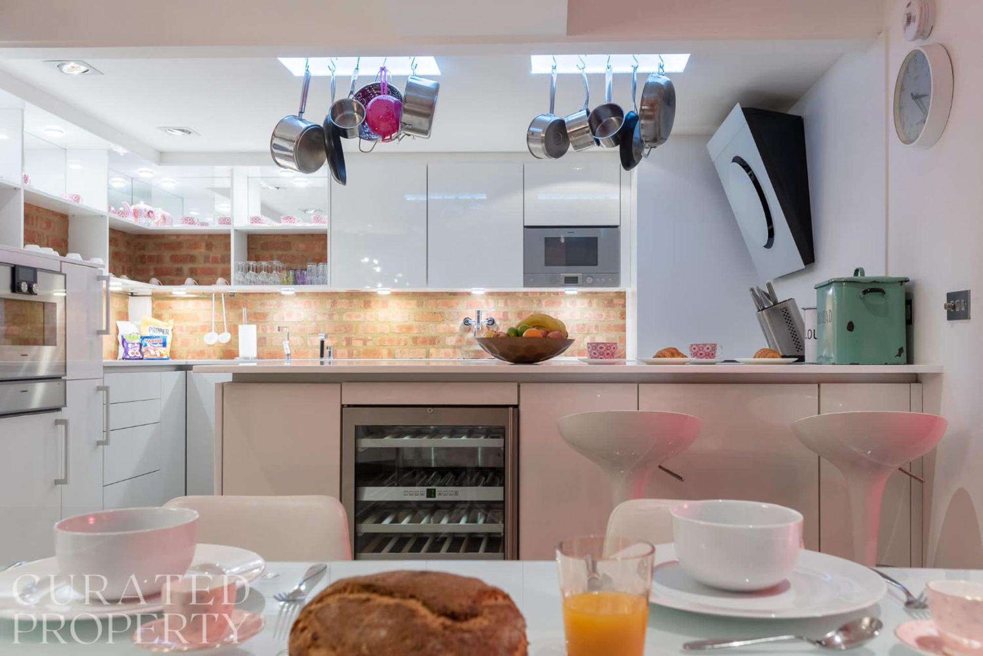 Amazingly Luxurious Loft Apartment, Soho - 3 Bedrooms, 2 Bath & Office لندن المظهر الخارجي الصورة