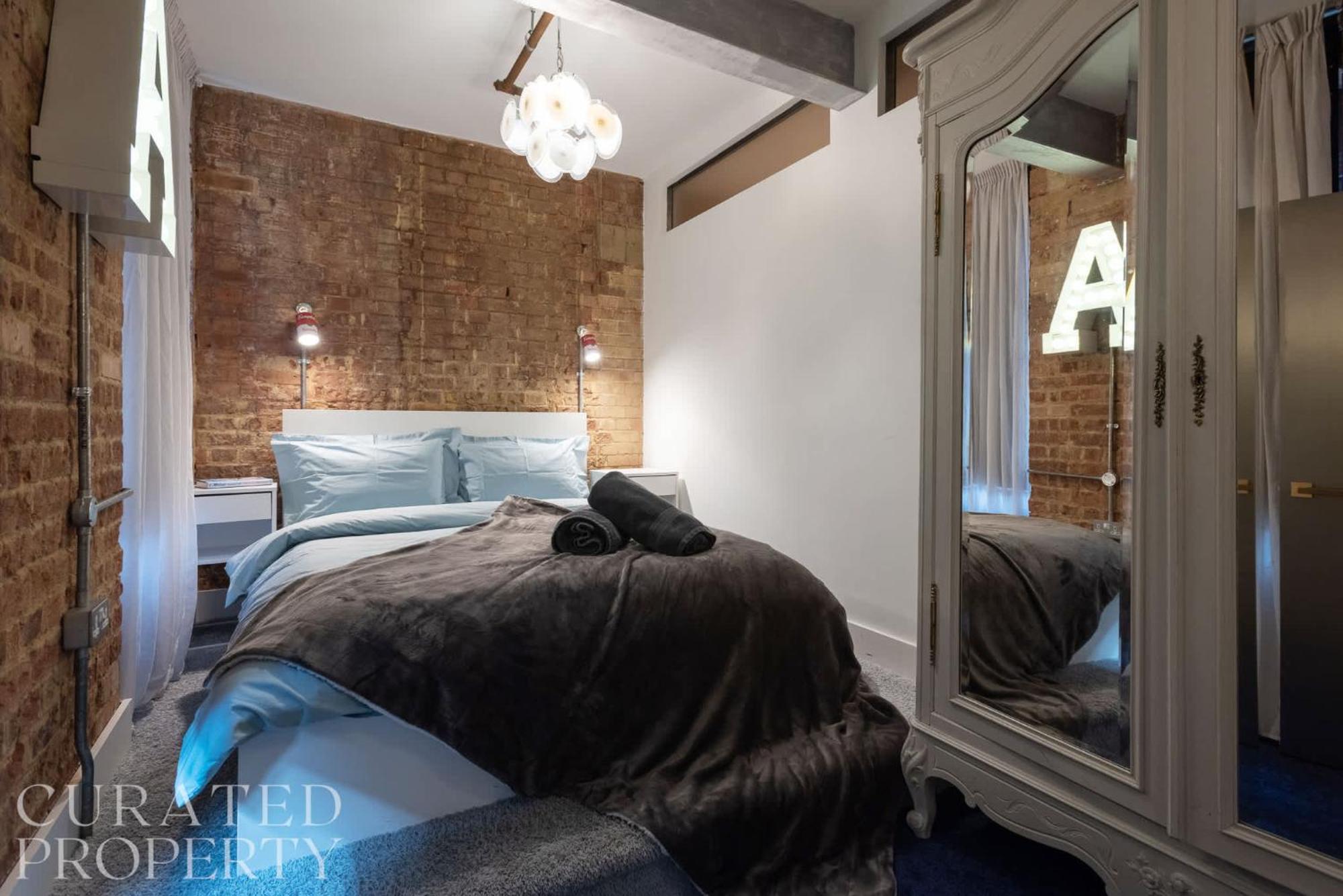 Amazingly Luxurious Loft Apartment, Soho - 3 Bedrooms, 2 Bath & Office لندن المظهر الخارجي الصورة